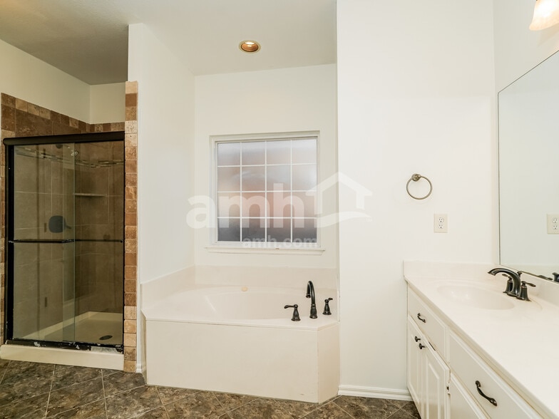 Building Photo - 7506 N 133rd E Ave