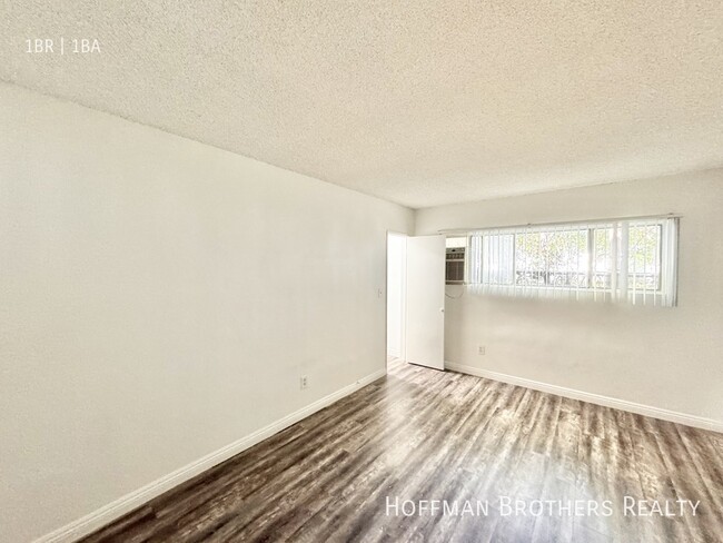 Building Photo - 5409 Radford Ave