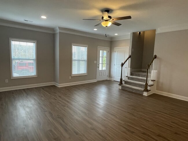 Building Photo - 338 Broadberry Ave
