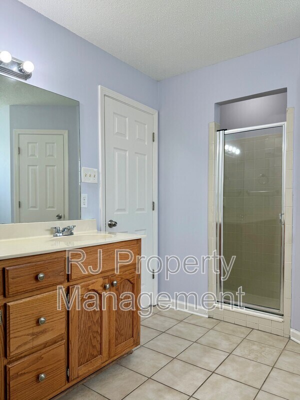 Building Photo - 5353 Farm Ridge Dr