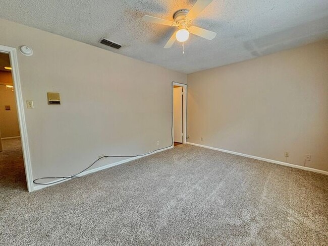 Building Photo - Available Now! Beautiful 3 bedroom 2.5 bat...