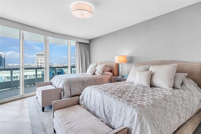 Building Photo - 1643 Brickell Ave
