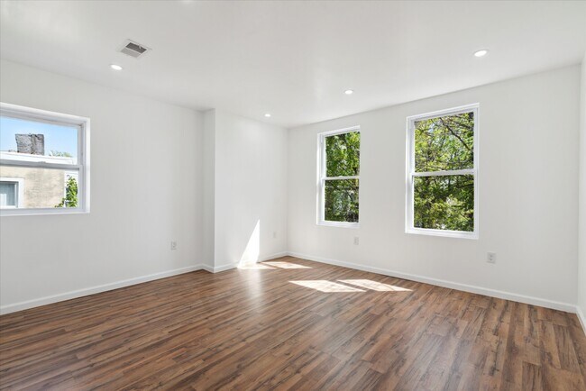 Building Photo - 5210 Cedar Ave