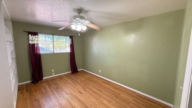 Building Photo - Must-See!!!  5-Bedroom Family Home with Large Yard & Prime Location in Visalia