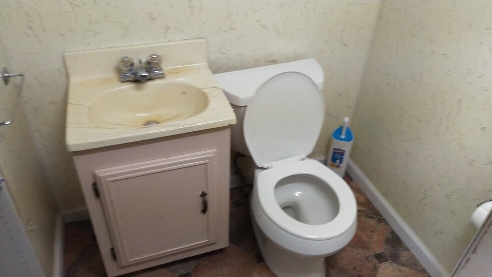 Half bathroom up stairs - 1537 Linden St