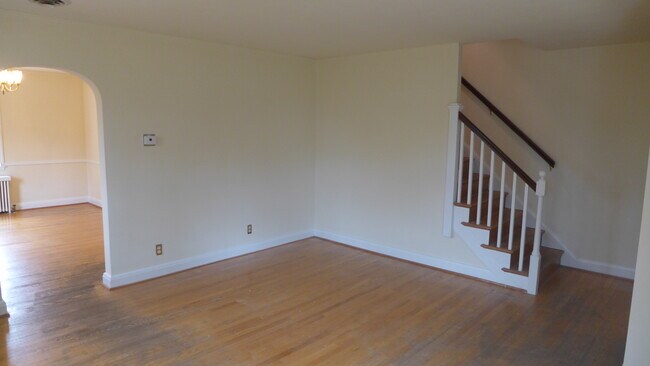 Building Photo - 300 Woodbourne Ave