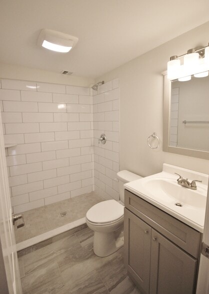 Building Photo - 37 Pine St