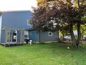 Building Photo - Private garage, driveway, and fenced yard? Yes, please!