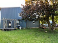 Building Photo - 3 Bedroom home with garage, laundry and fenced yard!