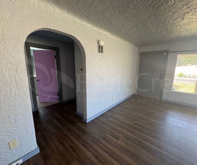 Building Photo - Two Bedroom House with Bonus Room Located ...