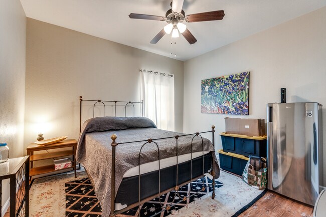 Building Photo - 8601 Park Ln