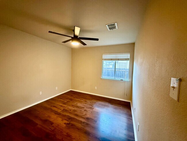 Building Photo - 346 Lucille