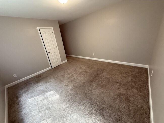 Building Photo - 944 Crossing Rock Dr