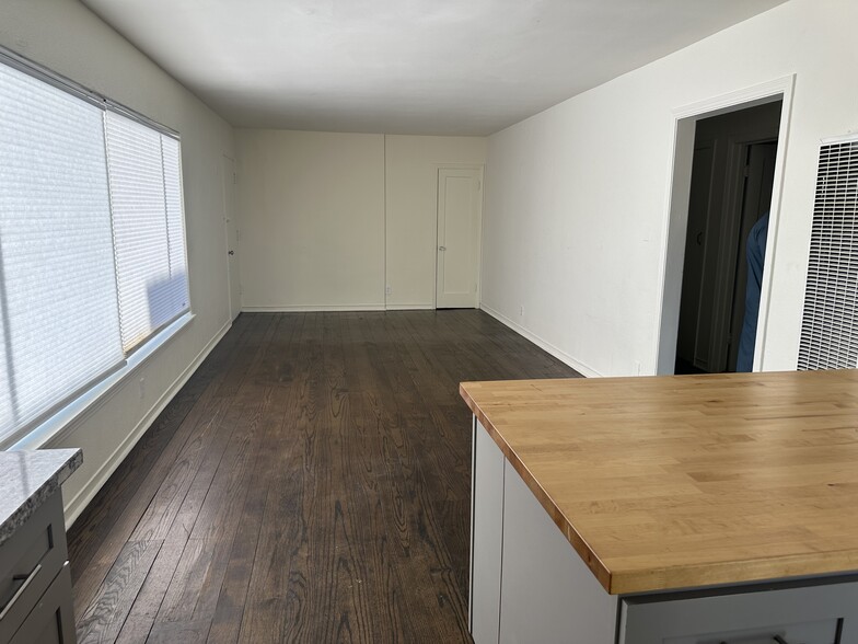 Living room - 1055 61st St