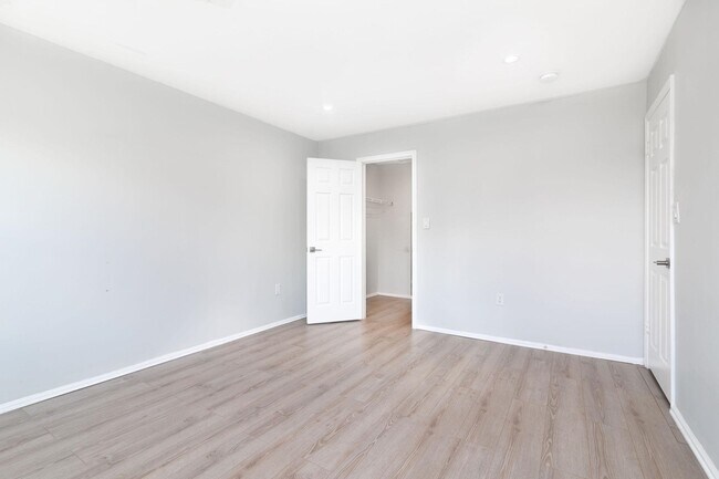 Building Photo - 27 Cottonwood St