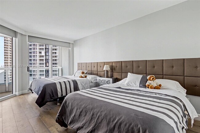 Building Photo - 21055 Yacht Club Dr