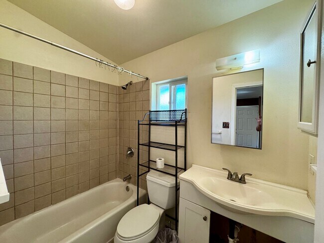 Building Photo - 2BR/1BA Standalone Cottage in Prime Kihei Location – $2,750/Month