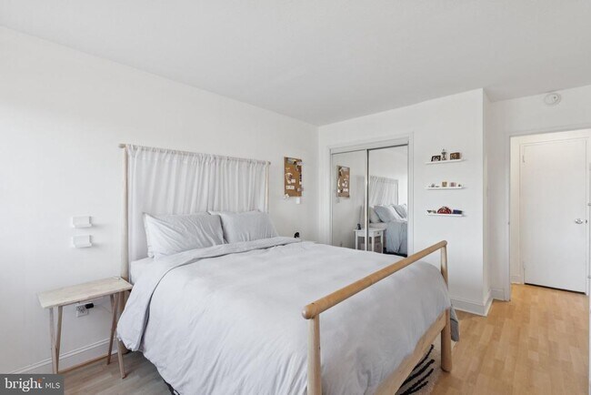 Building Photo - 2101 Chestnut St