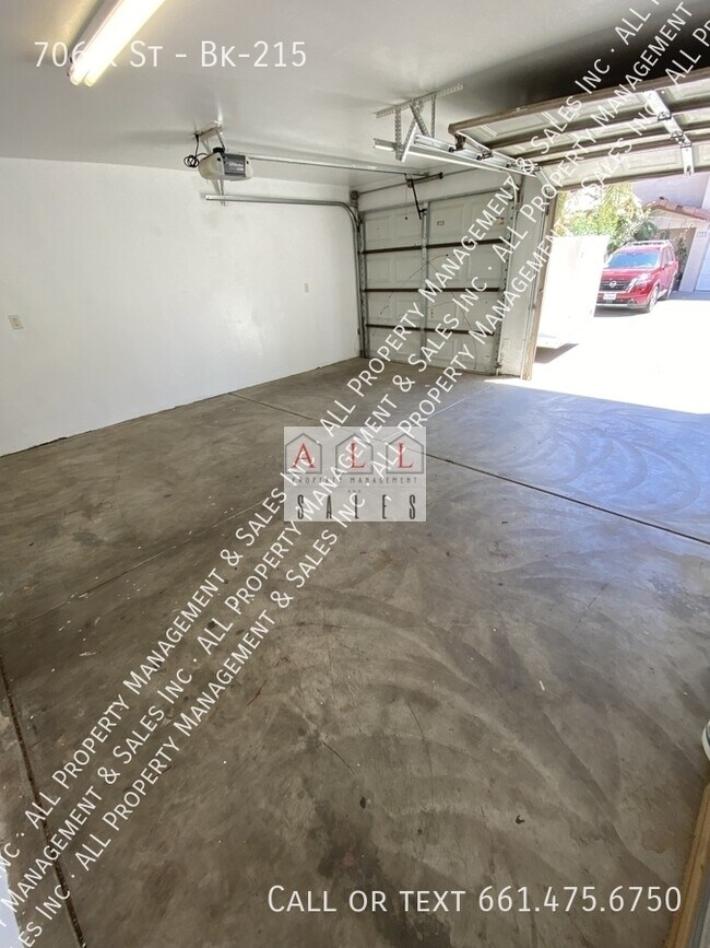 Building Photo - 706 K St