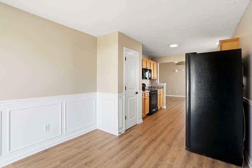 Building Photo - 5561 Wild Horse Dr