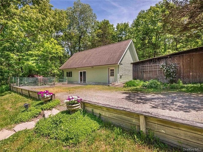 Building Photo - 74 Hilltop Rd