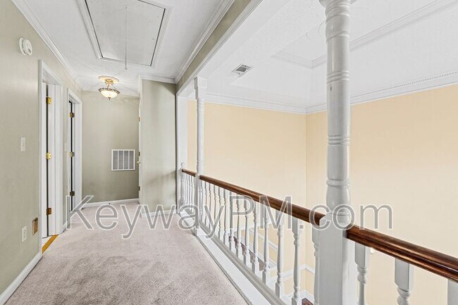 Building Photo - 15 Mulberry Ln