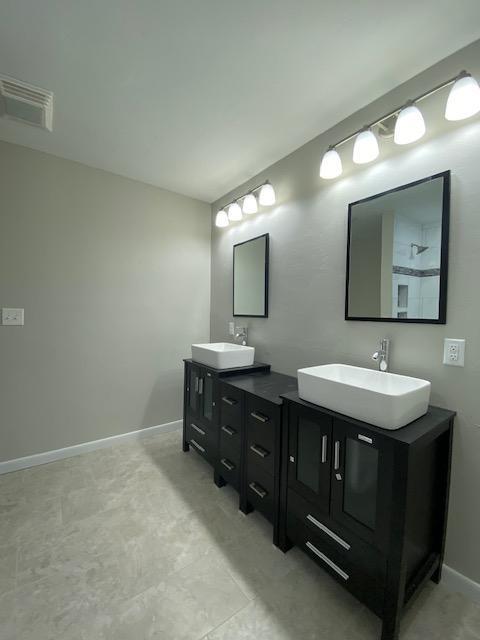 Building Photo - 2310 N Aspen Dr