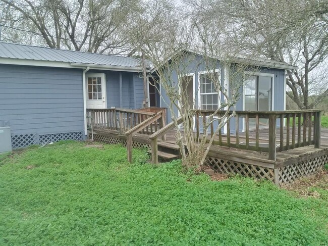 Building Photo - 5589 County Rd 469