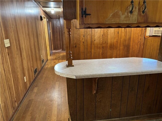 Building Photo - 556 Lamar Dr