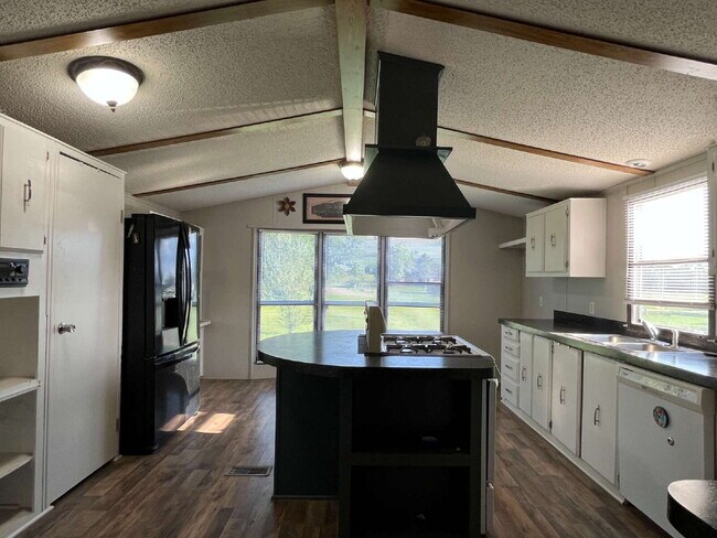 Building Photo - 3-Bed, 2-Bath Mobile Home in Agra