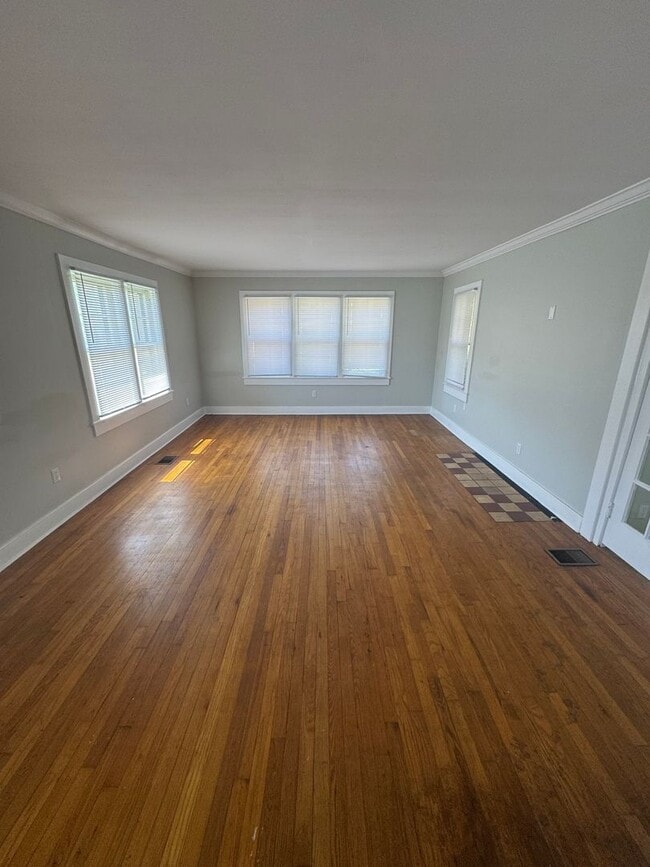 Building Photo - Ooltewah 3 Bedroom 2.5 Bath! Pet Friendly! Housing Vouchers Accpeted!