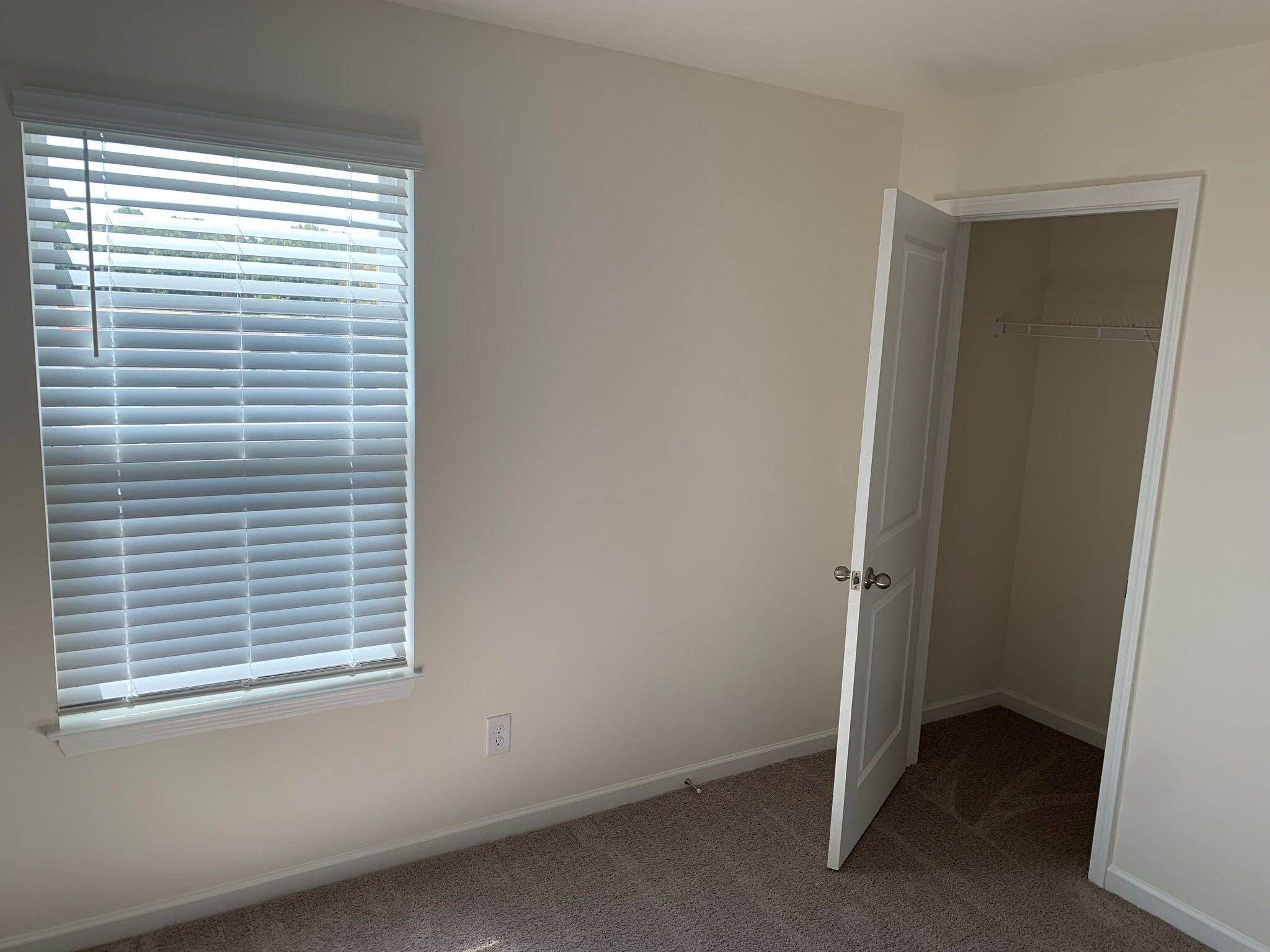 Building Photo - 1143 Aspen Ter