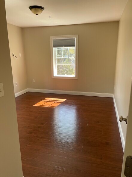 11x12 office / guest room - 75 North Road