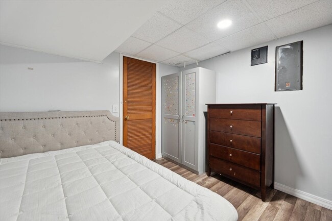 Building Photo - Move-In Ready 4 bedroom, 3 bathroom Home i...
