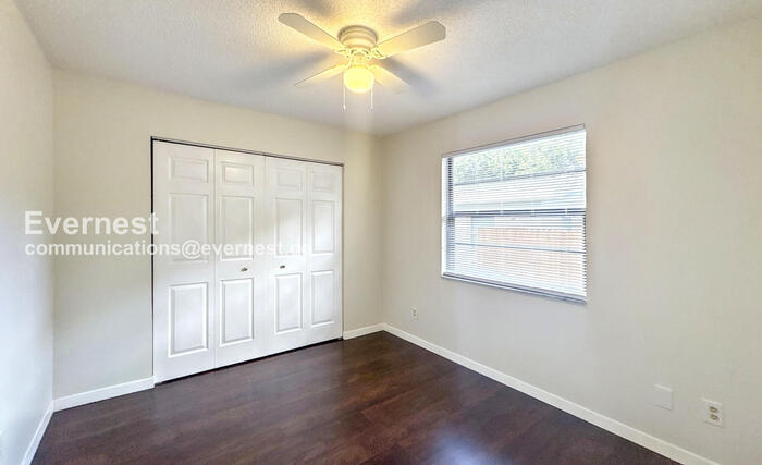 Building Photo - 2901 Bay View Dr