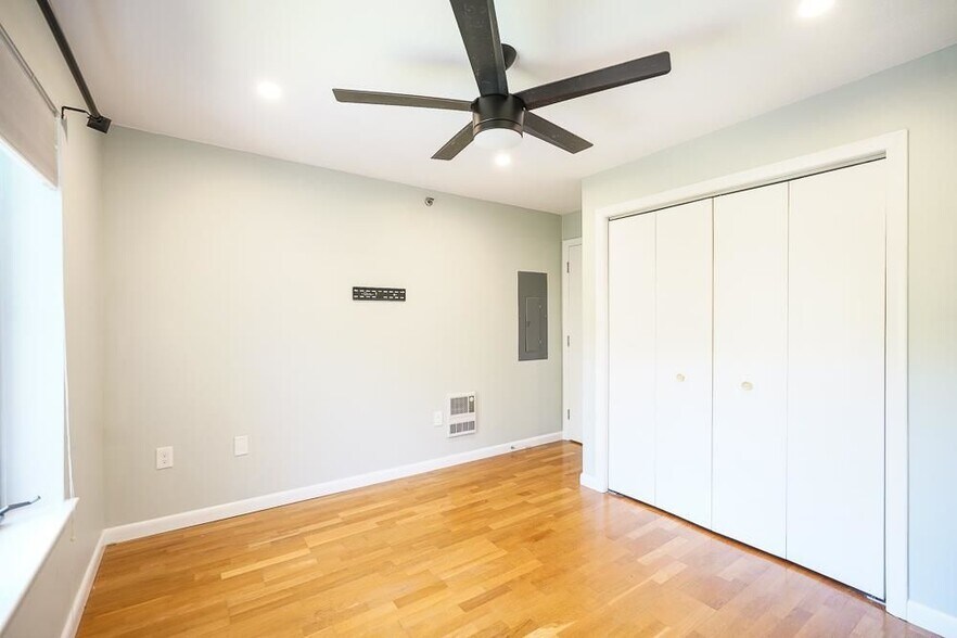 Building Photo - 500 Candlewood 38