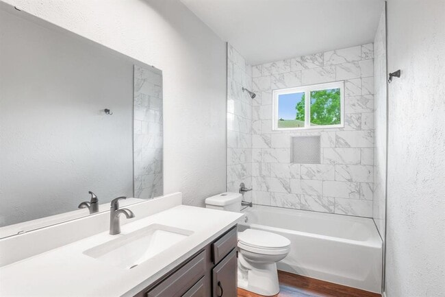 Building Photo - 606 Elderberry Cove
