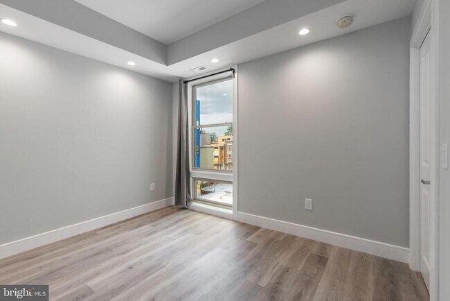 Building Photo - 1222 N Marshall St