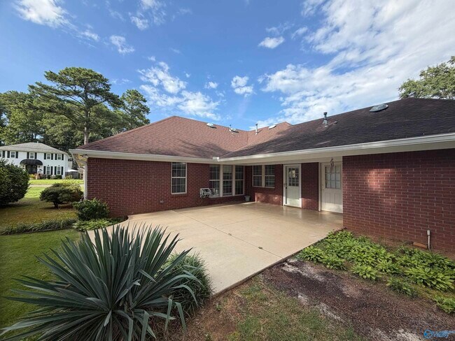 Building Photo - 701 Rigel Dr SW