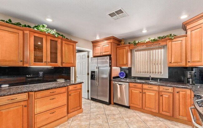 Building Photo - Updated 3bd w/ pool  51ave Bell