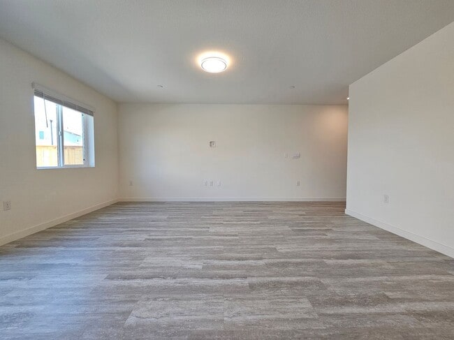 Building Photo - 8296 Whippersnapper Way