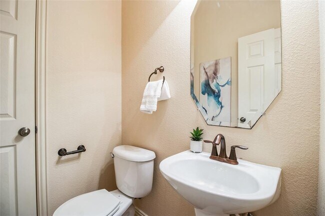 Building Photo - 4004 Buckhaven Cove