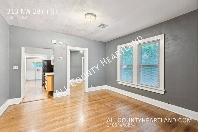 Building Photo - 313 NW 28th St
