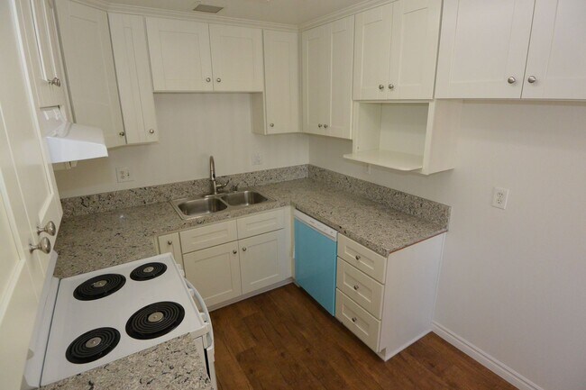 Building Photo - 5901 Belgrave Ave