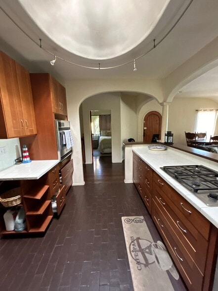 Building Photo - 212 3rd Ave