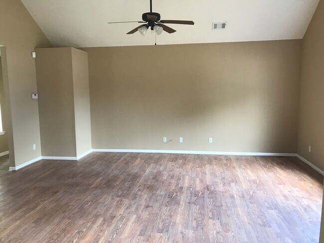 Building Photo - 814 King Arthur Dr