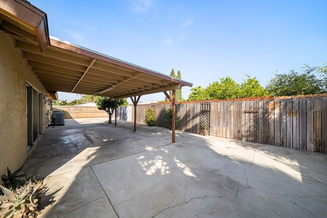 Building Photo - Charming 3 bedroom 2 bath in Escondido!