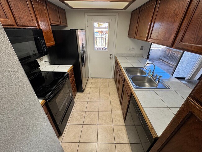 Building Photo - Live in the Timbers