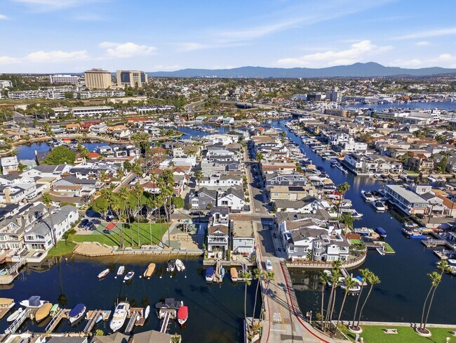 Building Photo - 403 38th St