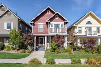 Building Photo - Old Southwest Bay Charmer